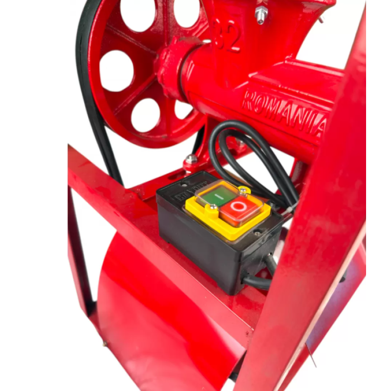 Masina Tocat Carne Nr.32 German Meister cu motor electric 3 kw ,Palnie pentru carnati ,platforma inox,buton start stop