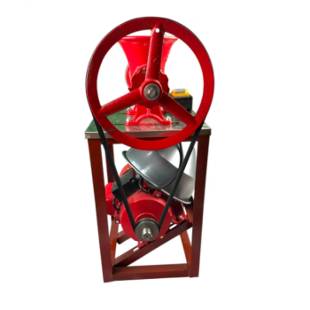 Masina de tocat carne German Meister nr 32 cu motor 3kw, palnie pentru carne si carnati 300 kg/h, buton start stop