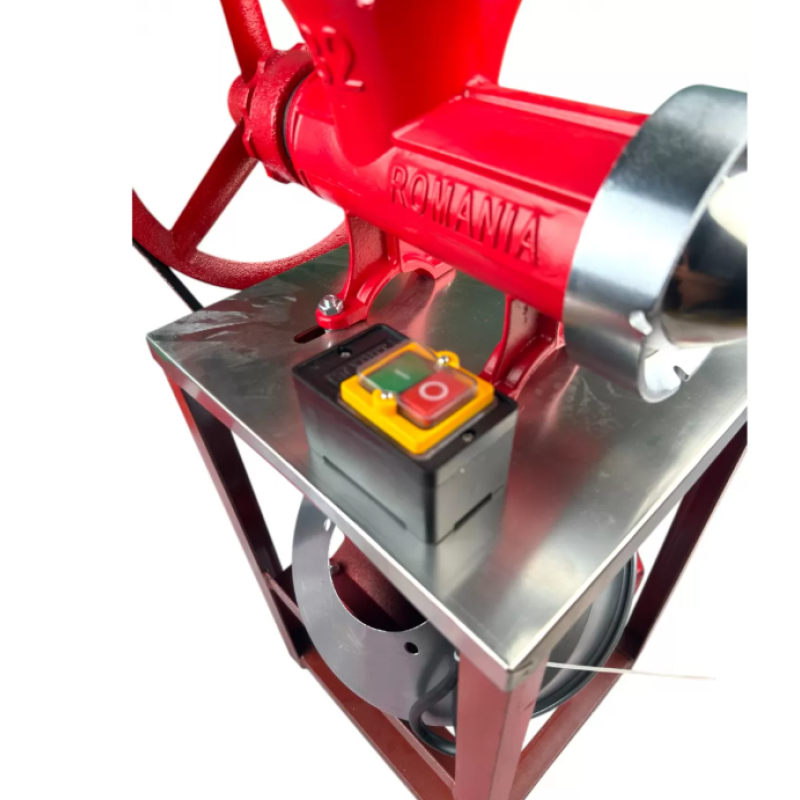 Masina de tocat carne German Meister nr 32 cu motor 3kw, palnie pentru carne si carnati 300 kg/h, buton start stop