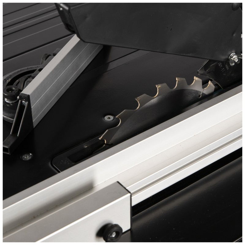 Fierastrau circular cu masa pentru lemn 1800W