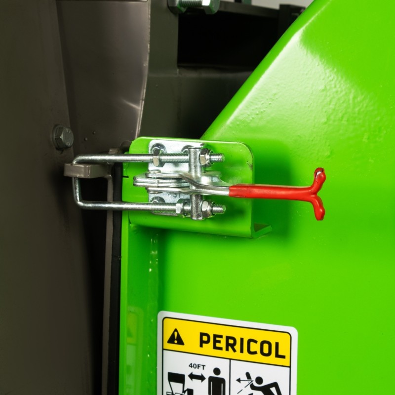 Tocator de crengi Micul Fermier, motor benzina 15 CP, cu carlig de remorcare, 150 mm diametru maxim de taiere, pentru rumegus