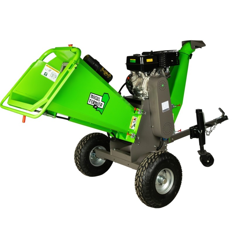 Tocator de crengi Micul Fermier, motor benzina 15 CP, cu carlig de remorcare, 150 mm diametru maxim de taiere, pentru rumegus