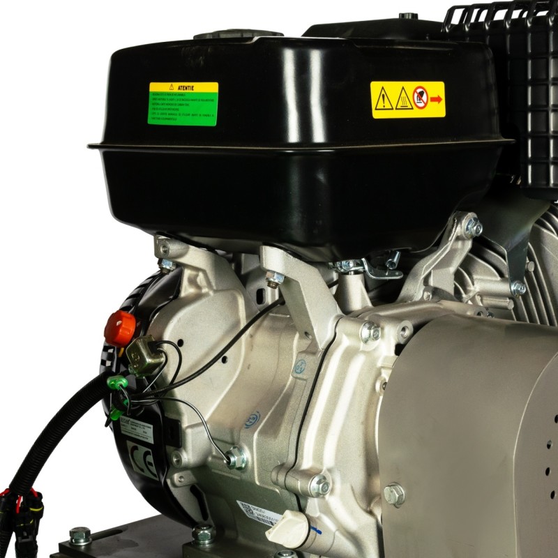 Tocator de crengi Micul Fermier, motor benzina 15 CP, cu carlig de remorcare, 150 mm diametru maxim de taiere, pentru rumegus