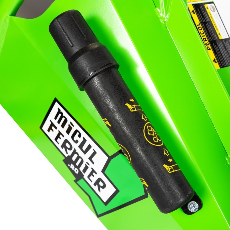 Tocator de crengi Micul Fermier, motor benzina 7 CP, 100 mm diametru maxim de taiere, pentru rumegus