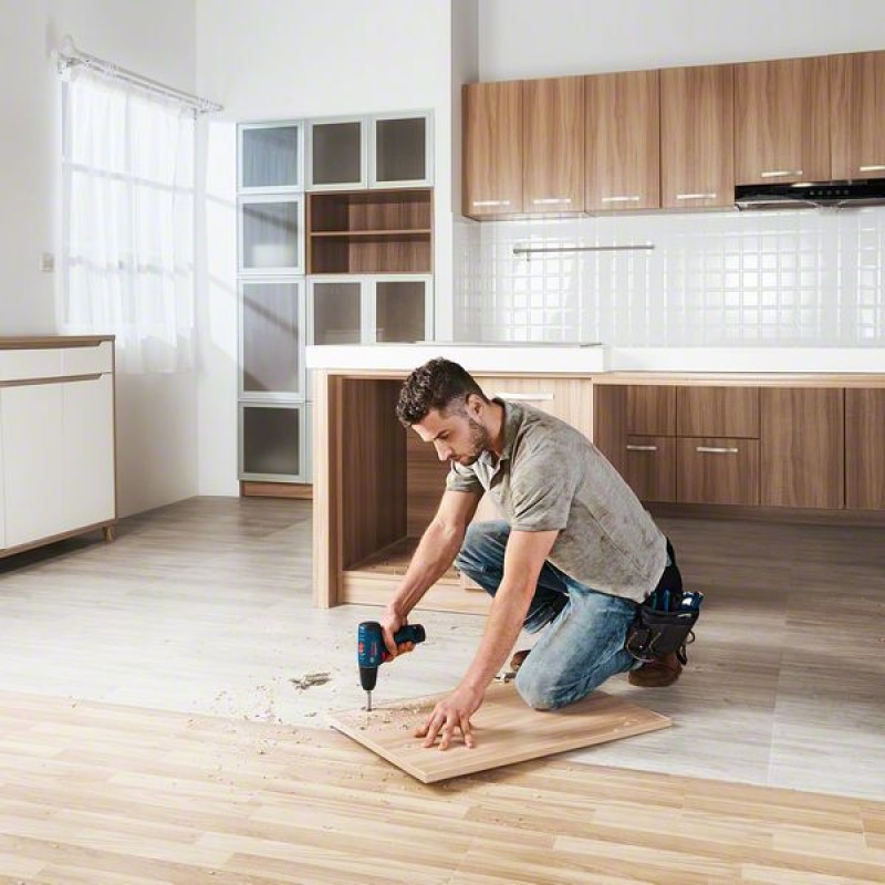 Bosch GSR 120 Li Masina de gaurit si insurubat cu acumulator + 2 x Acumulatori GBA 12V 2.0Ah + Incarcator GAL 1210 CV Professional + Valiza profesionala