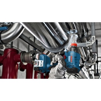 Bosch Kit 2 scule 18V GSR 180-LI Masina de gaurit si insurubat cu 2 acumulatori Li-Ion, 1.5Ah, 54Nm + GDX 180-LI Masina de insurubat cu impact, 180Nm + Valiza