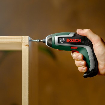 Bosch  IXO 7 Surubelnita electrica USB, 3.6V, 2Ah + nivela + 10biti