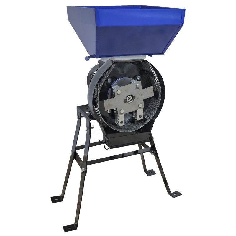 Moara electrica cu suport din metal pentru cereale si stiuleti, DDT-TOP,Cuva Mare, motor 4.2 kw , 3000 rpm, 320 kg h, 4 site de rezerva, 20 ciocanele,bonus sac,surubelnita si perie,Buton on off